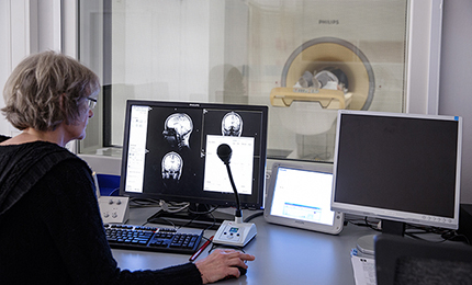 Neuroscientists call for use of Ultra-High Field MRI in deep brain stimulation